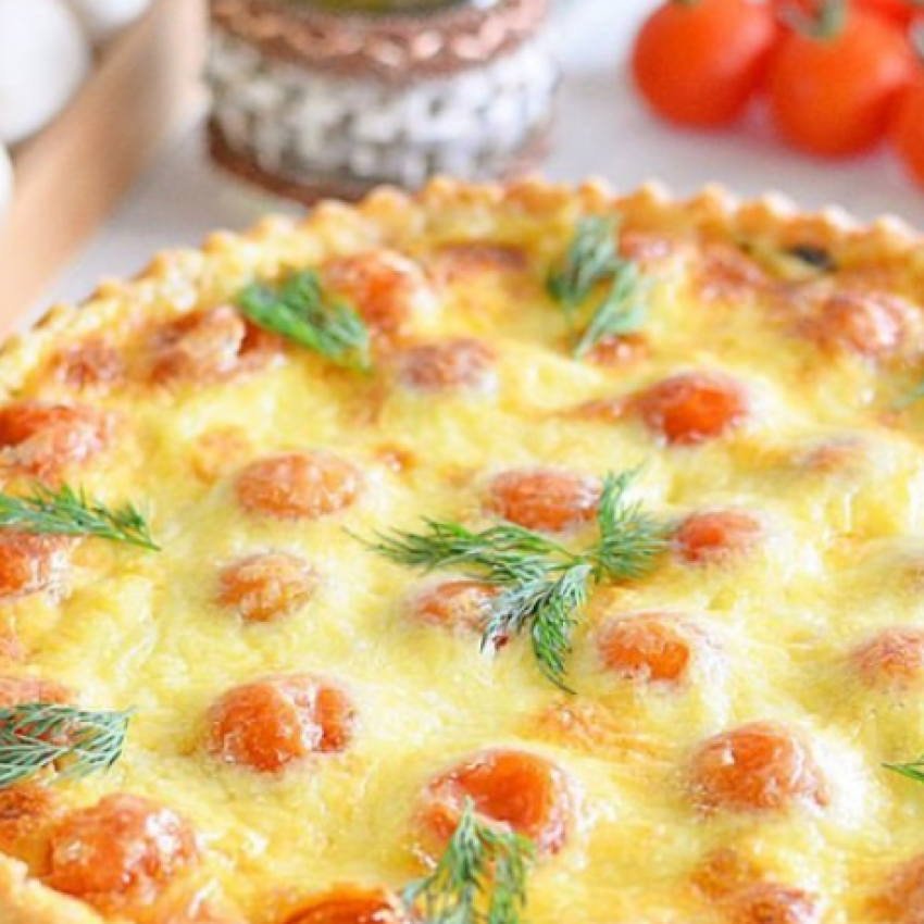 Пирожок бастелла с курицей и помидорами
