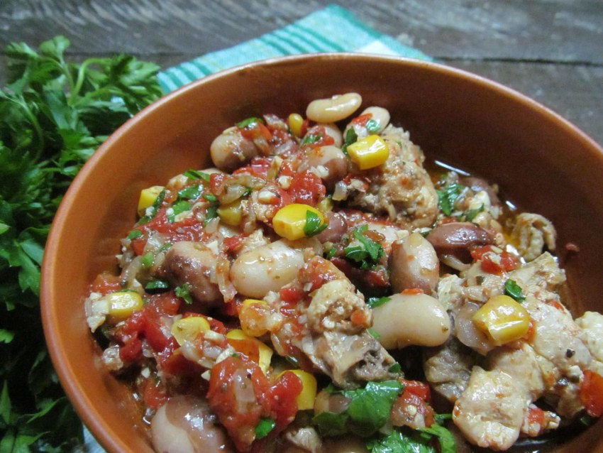 Мексиканский суп с фасолью и кукурузой