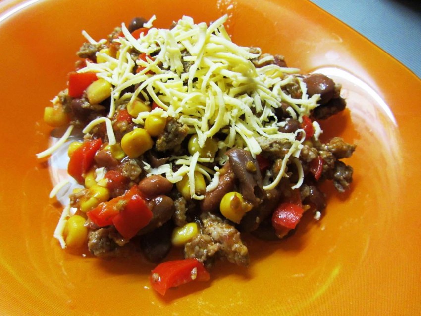 Овощное рагу с кукурузой фасолью и курицей