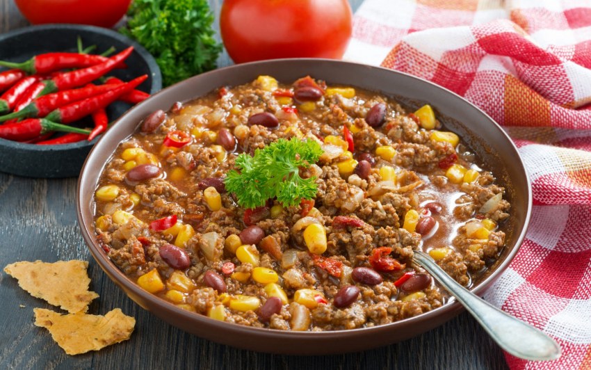 Чили кон карне суп с кукурузой
