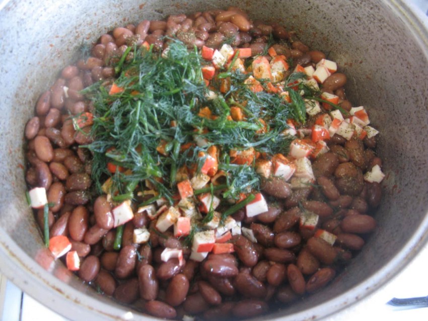 Салат конфетти с фасолью и кукурузой