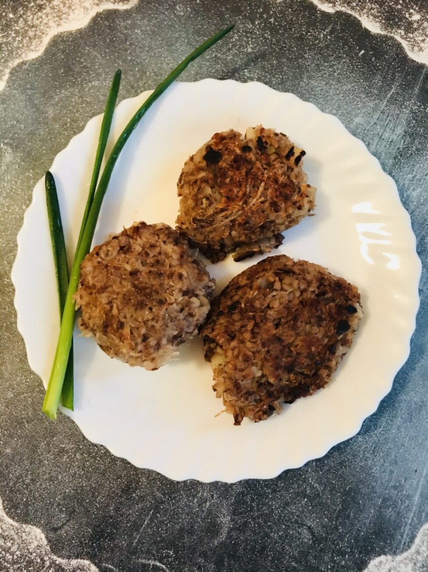 Гречнево мясные котлеты