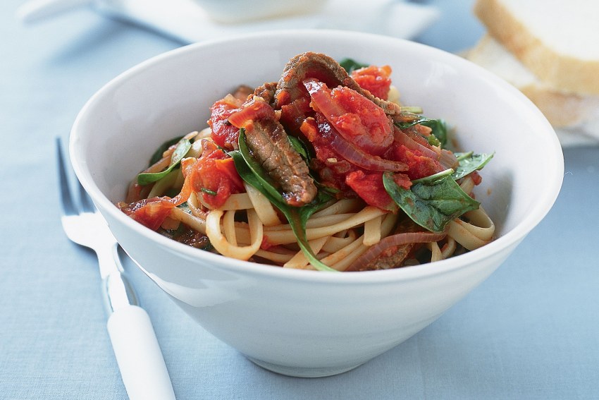 Макароны с капустой и мясом