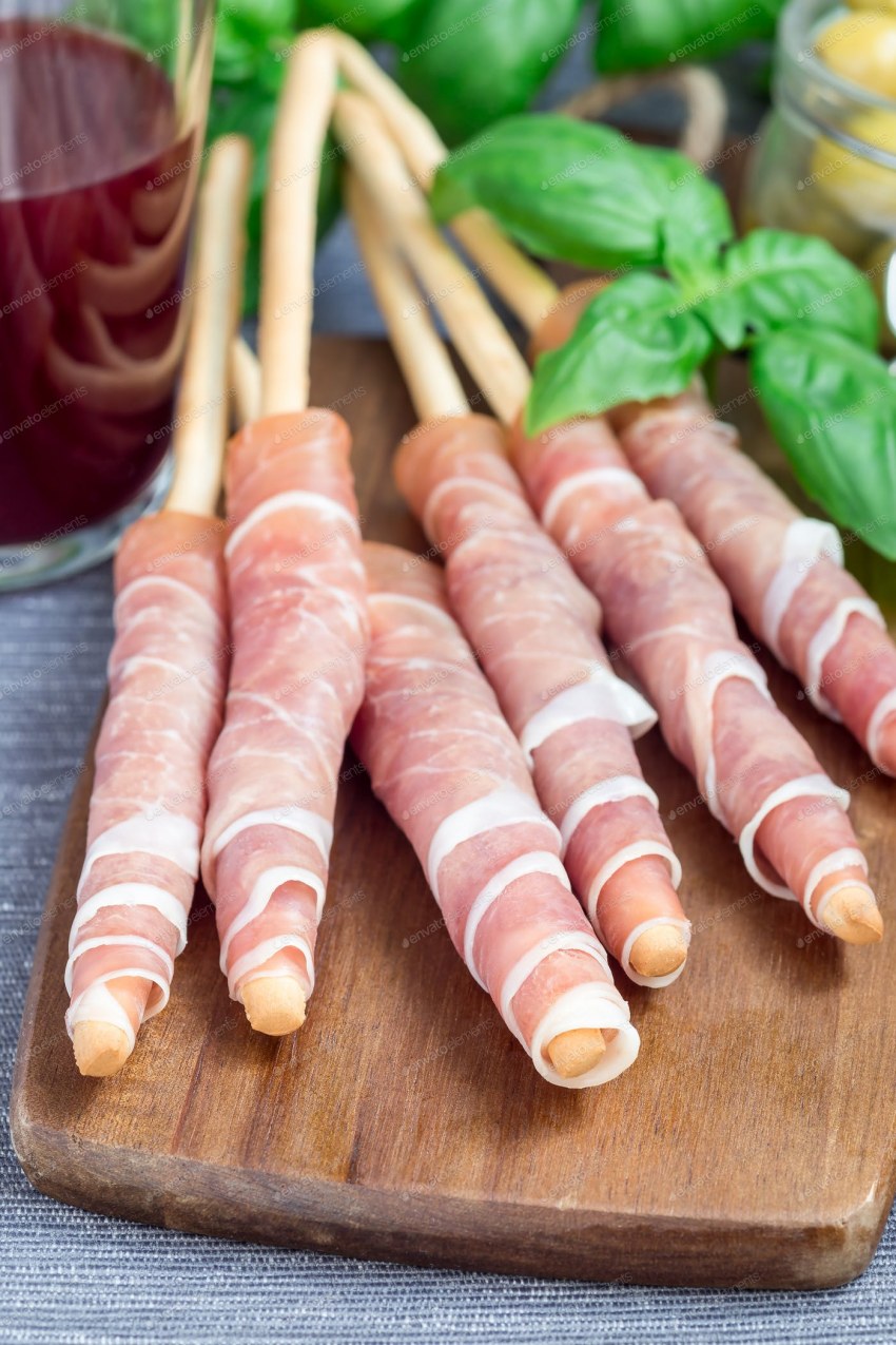 Палочки гриссини с пармской ветчиной