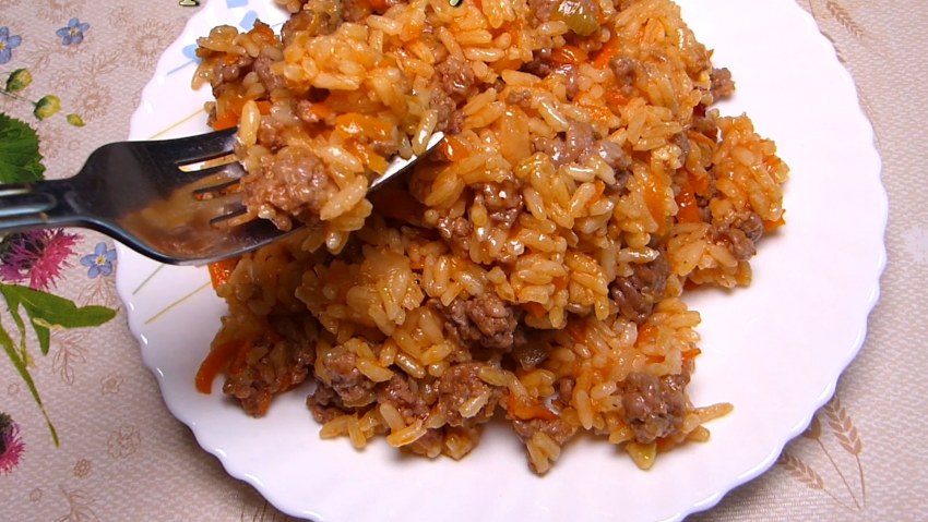 Рис с фаршем на сковороде