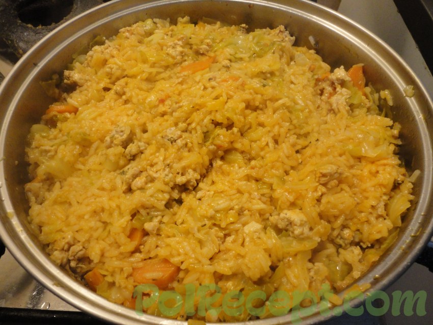 Кабачки с фаршем и рисом на сковороде