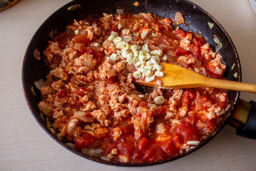 Рис с курицей на сковороде