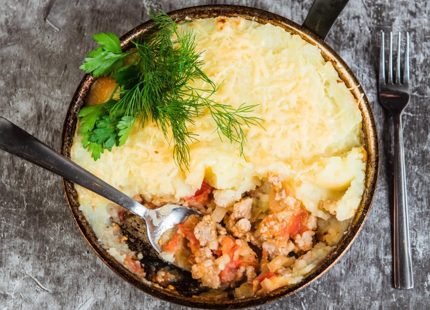 Фарш со сметаной и сыром на сковороде к макаронам