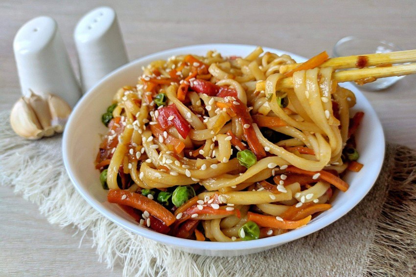Удон с курицей и грибами