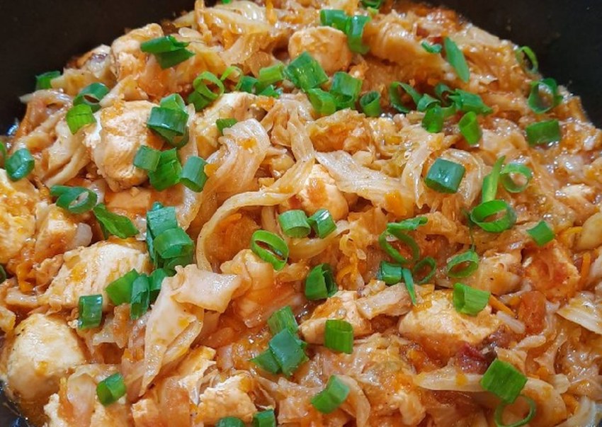 Капуста с курицей