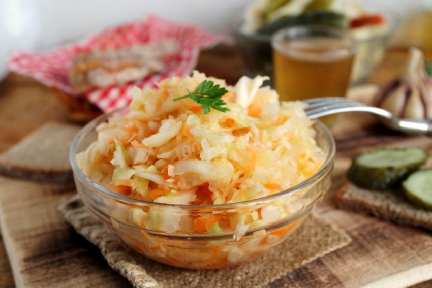 Квашеная капуста слоями с морковкой