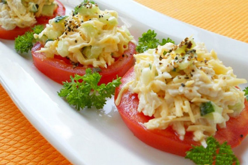 Закуска помидоры с сыром и чесноком
