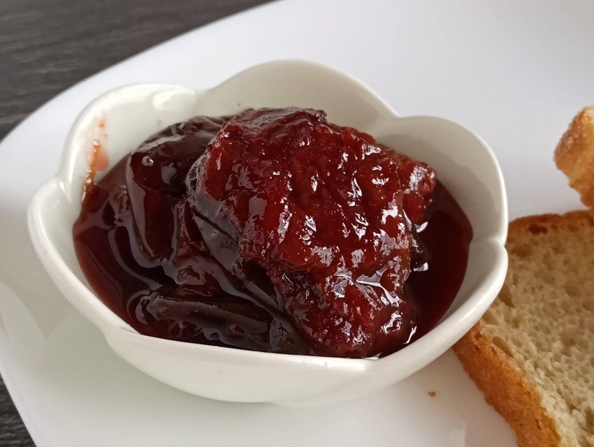 Десерт из замороженной сливы