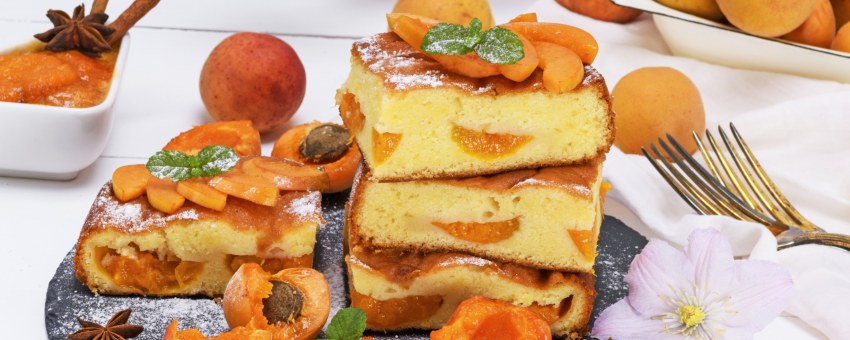 Пирог сабрикосами и карицеи
