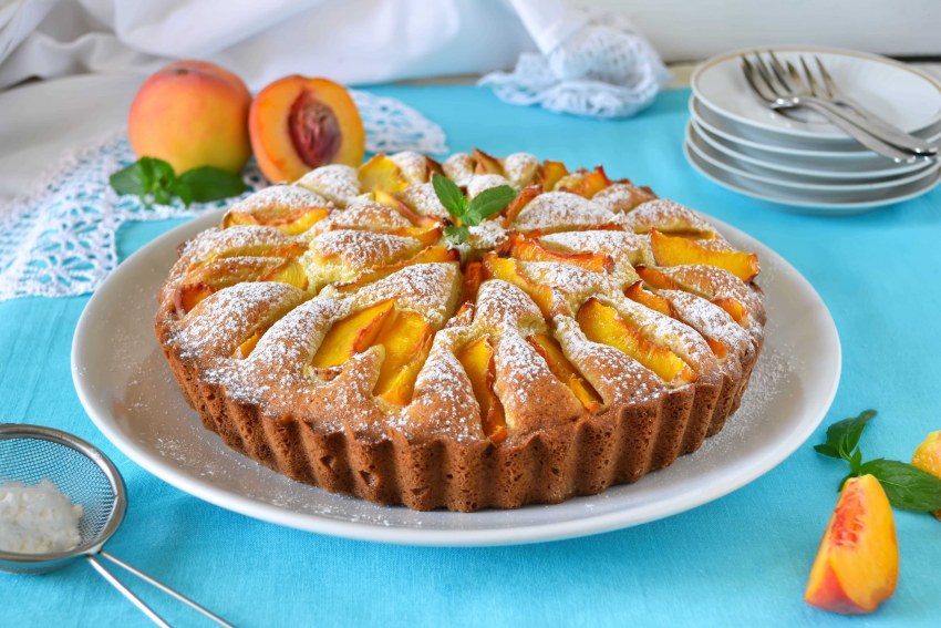 Манник с персиками консервированными
