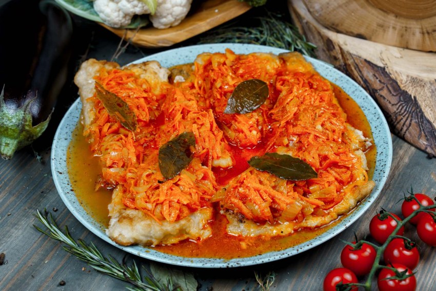 Рыба под маринадом из моркови в духовке