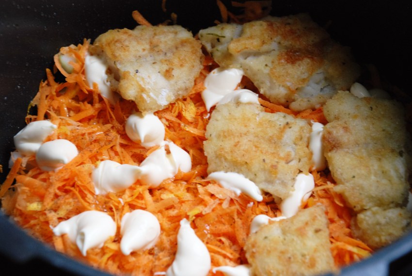 Филе минтая с луком и морковью