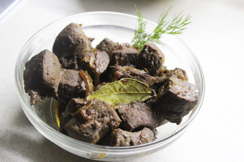 Салат Обжорка с куриной печенью