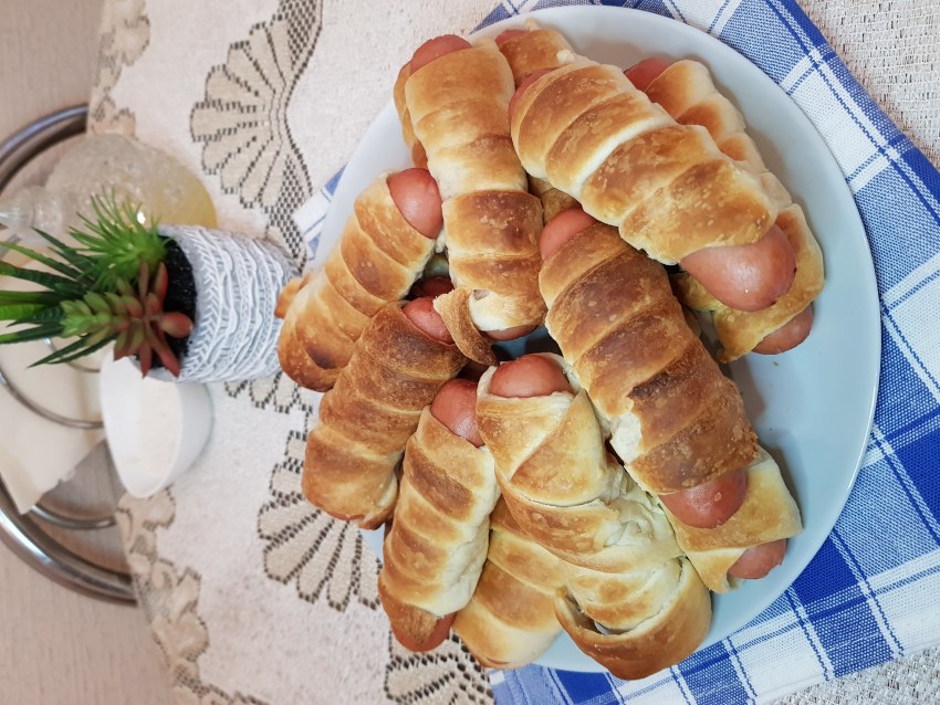 Сосиски в тесте в духовке
