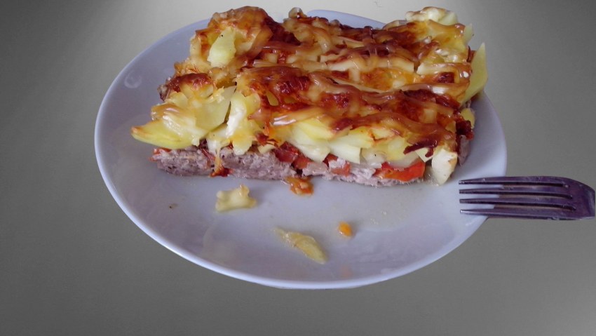 Картошка с помидорами и сыром в духовке