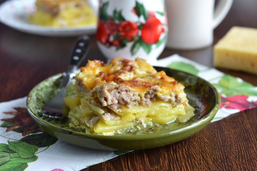 Картошка по-французски с фаршем в духовке