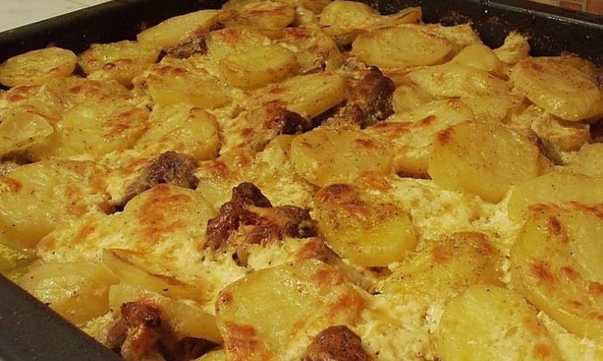 Картошка по-деревенски в духовке с грибами