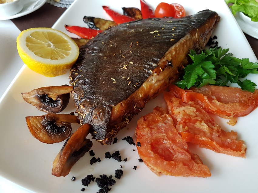 Красная рыба с овощами