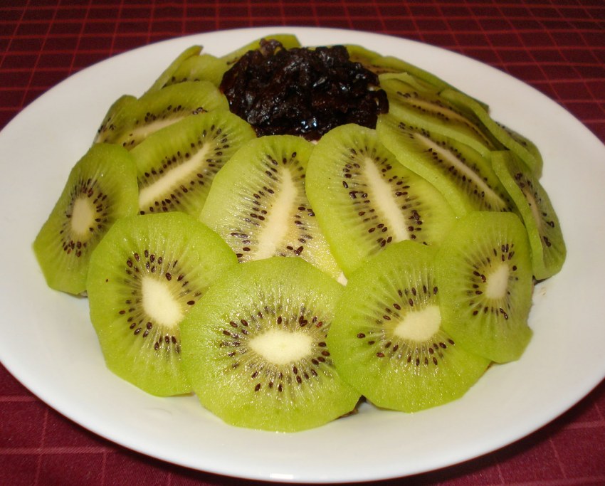 Салат с киви изумрудный