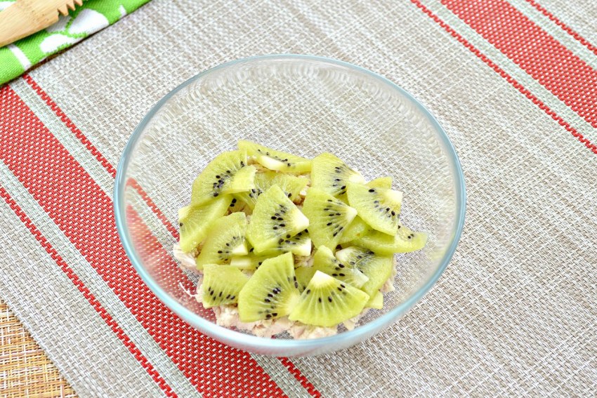 Салат с киви и корейской морковкой