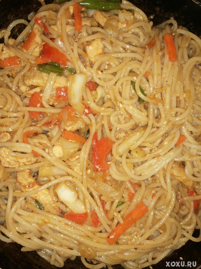 Wok лапша с курицей