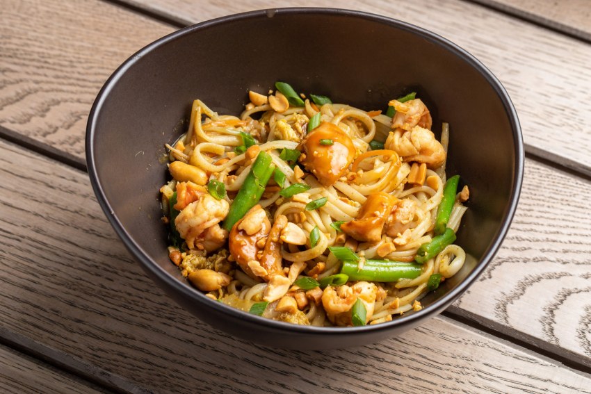 Лапша вок с курицей и овощами