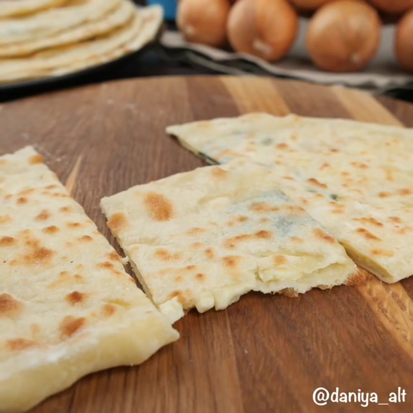 Гёзлеме турецкие лепешки с творогом и зеленью