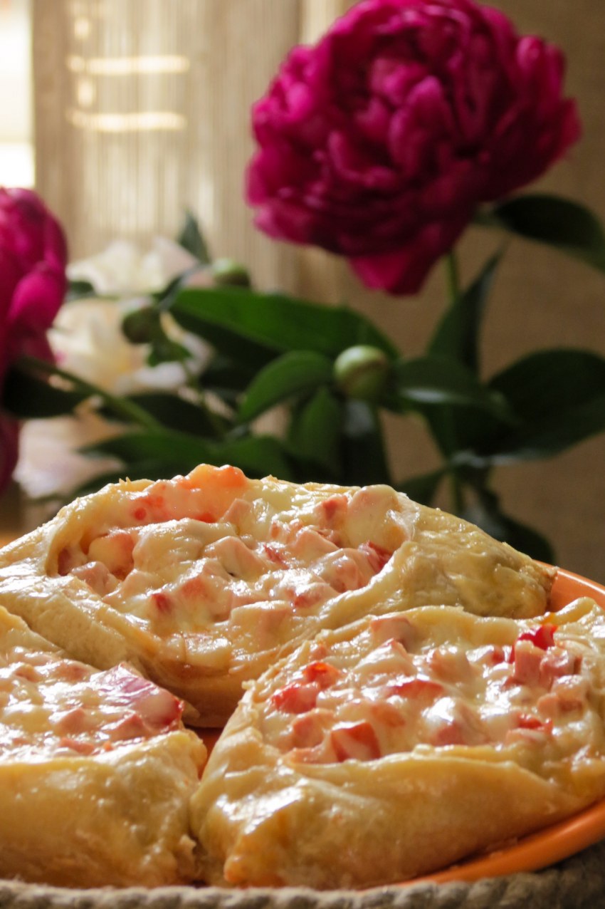 Куриные лодочки с яйцом