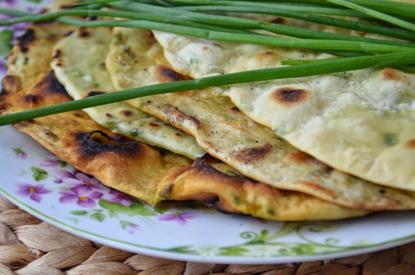 Лепешки чапати с зеленым луком