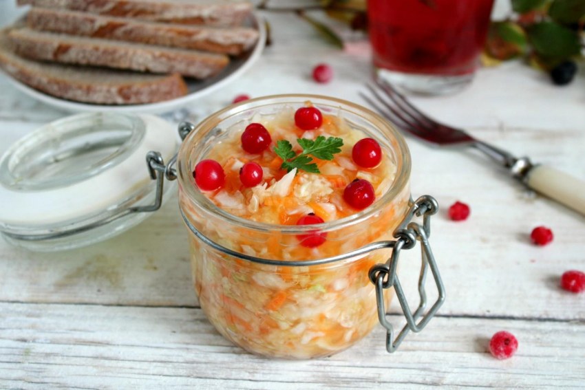 Капуста квашеная кусками в банке