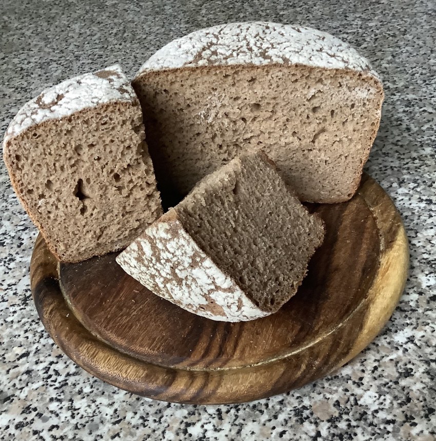 Чай и хлеб с маслом