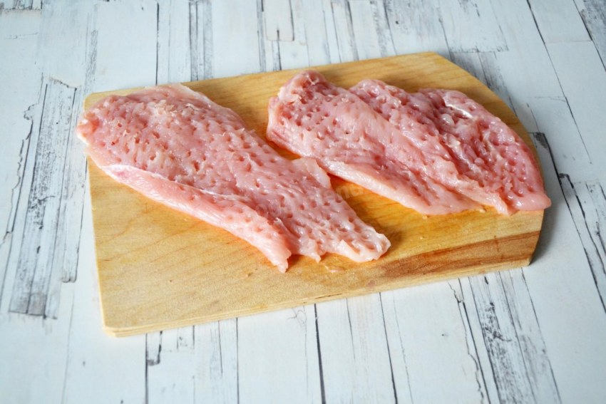 Рулетики из куриной грудки с брынзой