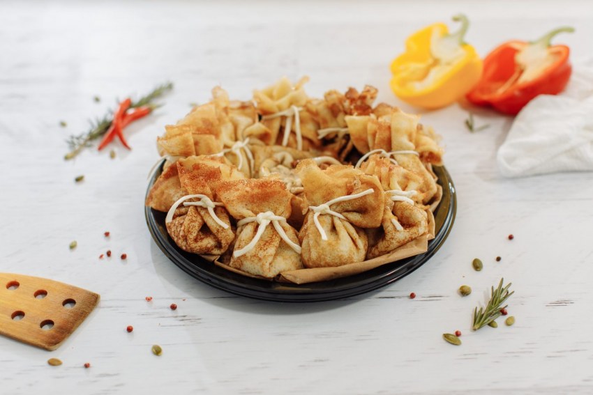 Блинные мешочки с курицей