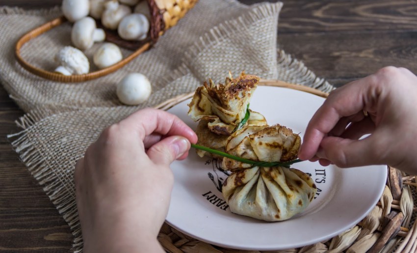 Блинные мешочки с курицей