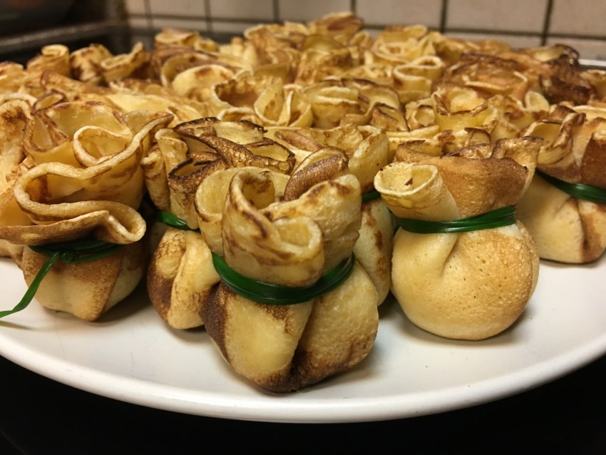 Блинные мешочки с фаршем