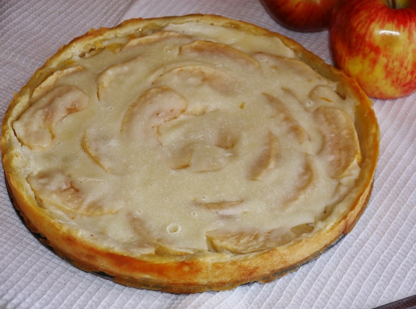 Заливной яблочный пирог