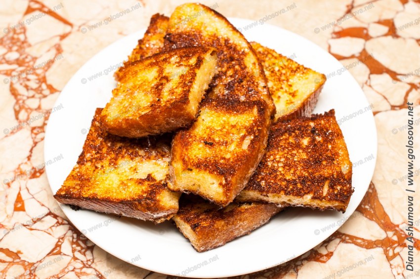 Гренки из белого хлеба с яйцом и молоком