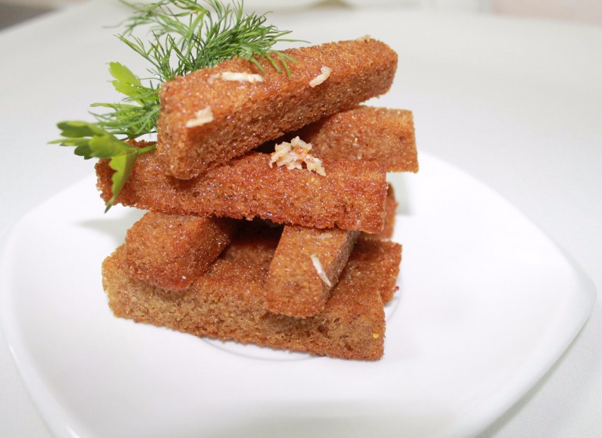 Гренки с чесноком и сыром