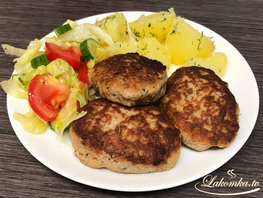 Картофель с котлетами