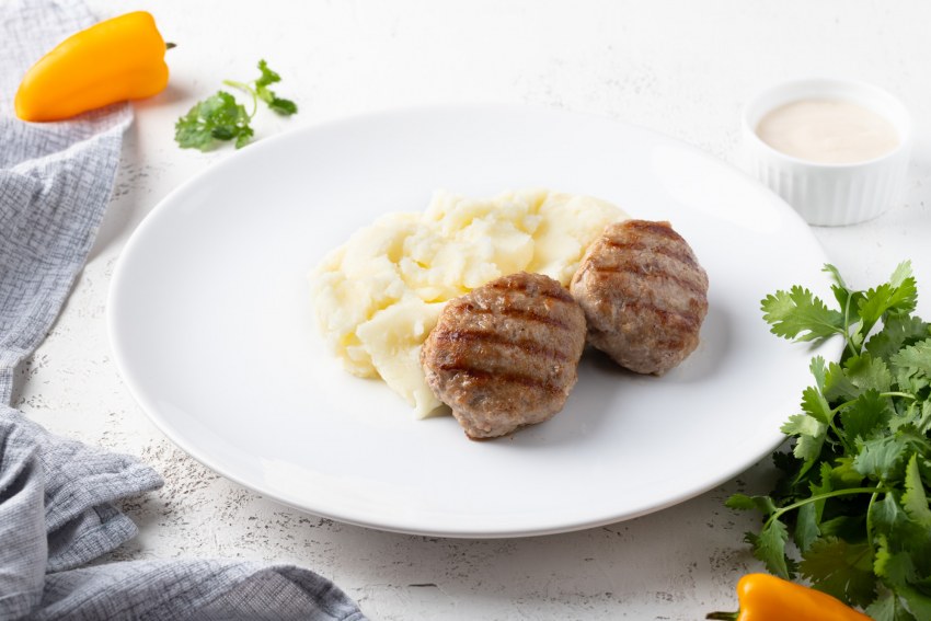 Шницель с картофельным пюре