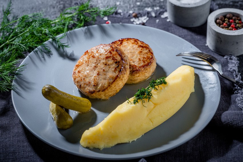 Котлета куриная с картофельным пюре