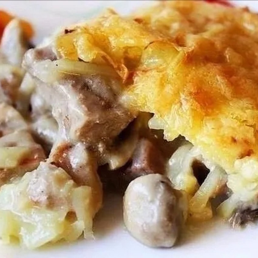 Тертый картофель с отбивной свининой