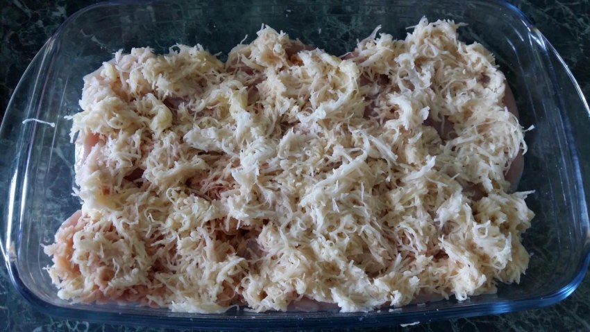 Куриная грудка в шубке под сыром