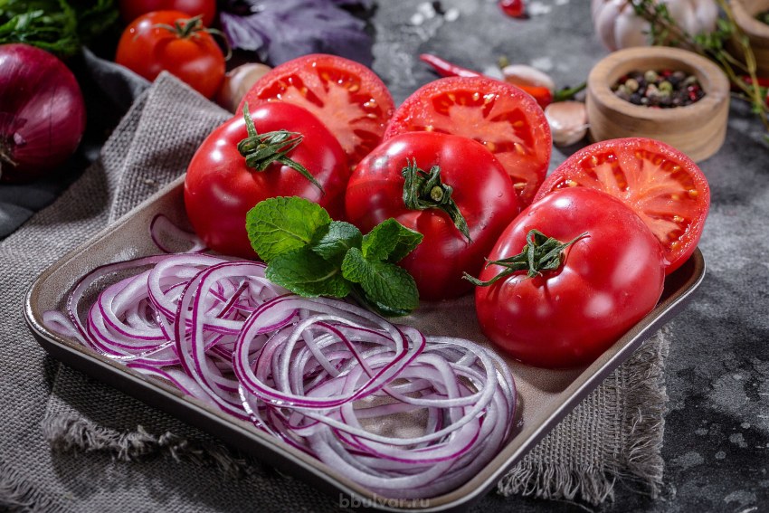 Шашлык с красным луком