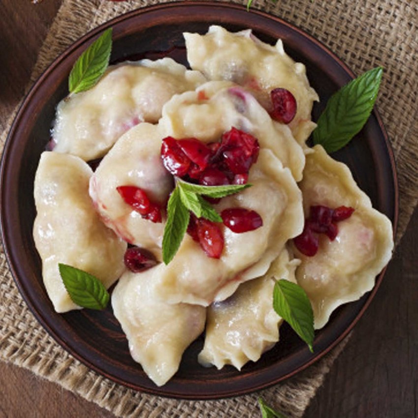 Вареники с творогом и вишней